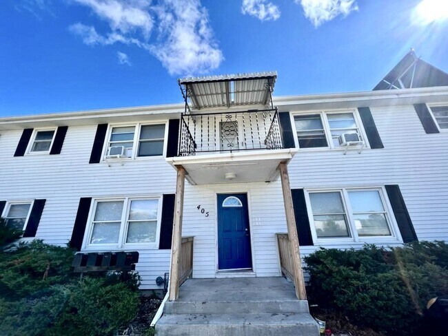 Building Photo - 405 S Railroad St