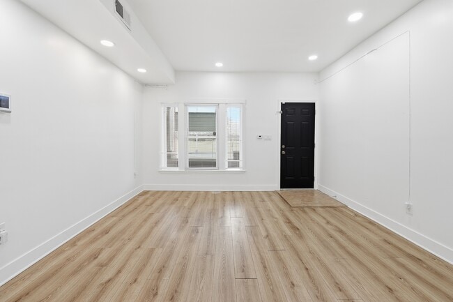 Foto del edificio - 2542 HARFORD Rd