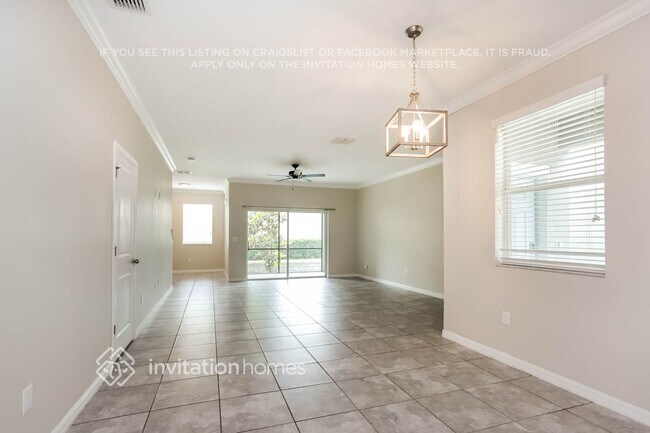 Building Photo - 10667 Lake Montauk Dr