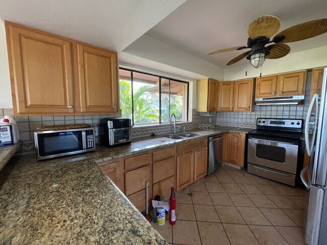 Foto del edificio - Spacious Mahinahina 3 Bedroom