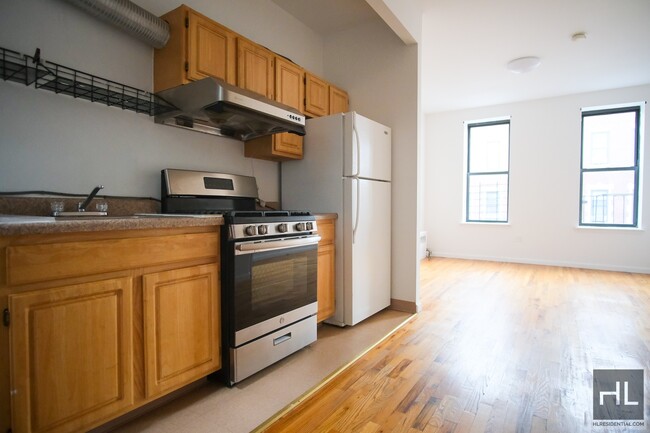 Building Photo - Studio in Hamilton Heights