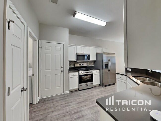 Foto del edificio - 225 Everett Park Dr