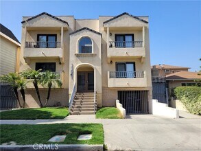 Building Photo - 11041 La Maida St