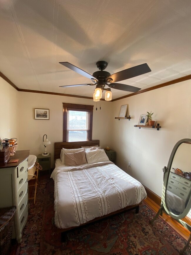 Building Photo - 23 Train St