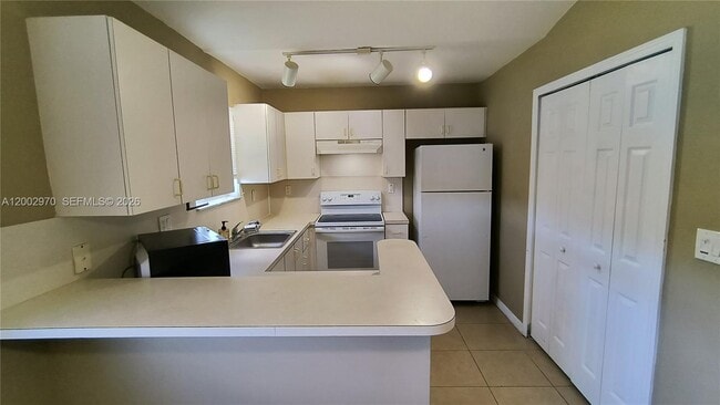 Foto del edificio - 985 NE 34th Ave