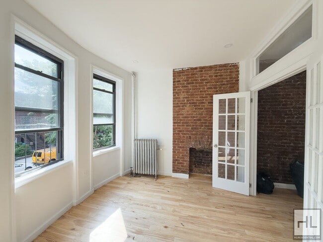 Building Photo - Crown Heights 1-Bed 1-Bath