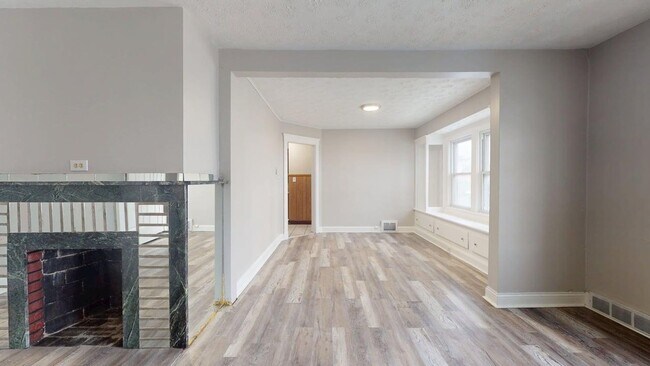 Foto del edificio - 2121 W 105th St