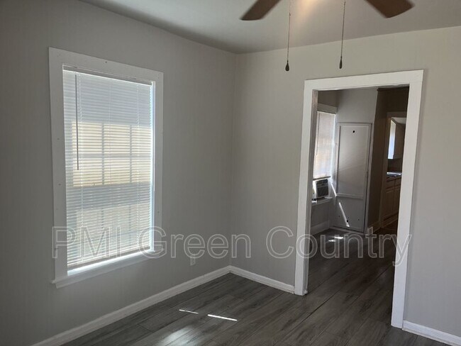 Foto del edificio - 219 N Bristow Ave