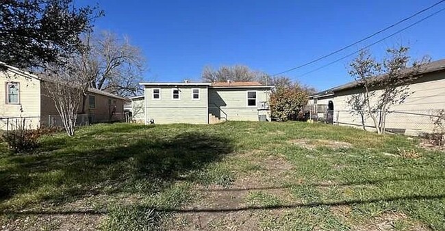 Building Photo - 3Bed/2Bath Renovated Home Available for Le...