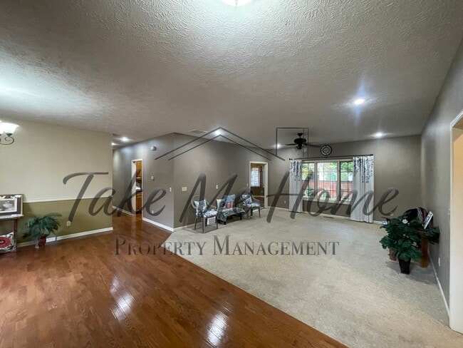 Foto del edificio - 4 Bedroom Home in Kickapoo District!