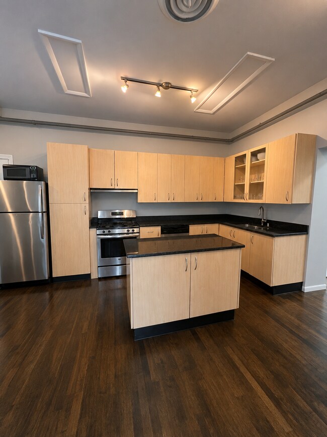 Building Photo - 2013 W Division