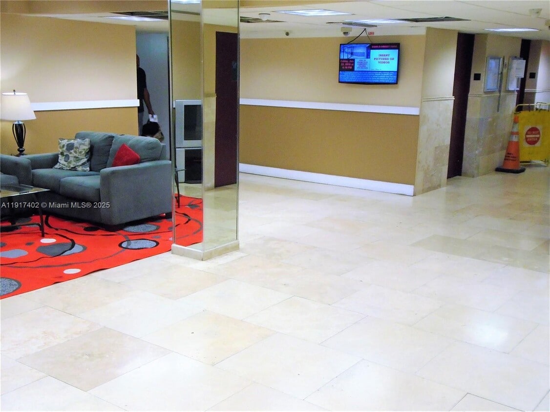 Foto principal - 4174 Inverrary Dr