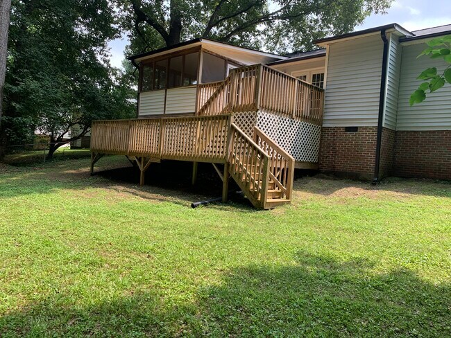 Building Photo - 804 Wiles Ct