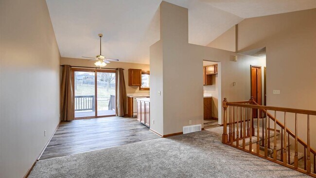 Building Photo - 1112 Overland Trail