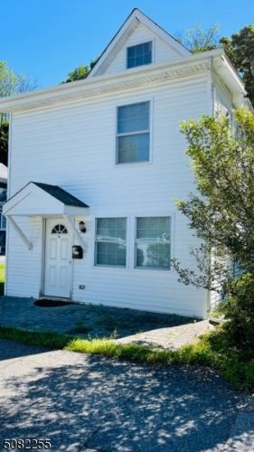 Foto principal - 76 Old Middletown Rd