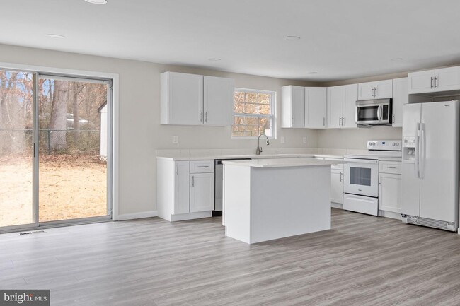 Building Photo - 7601 Surry Grove Ct