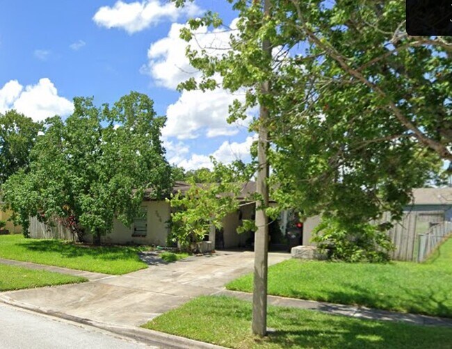 Foto del edificio - 2674 Santana Ave
