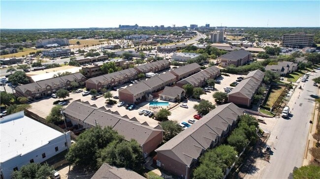 Building Photo - August 2026 Pre-Lease!! Cute 2/2.5 Condo Close to Campus!!