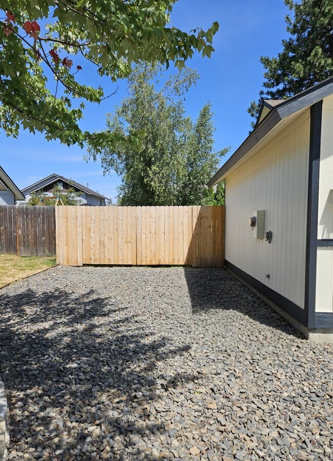Building Photo - 1909 Windwood Ct