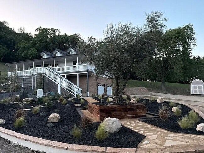Foto del edificio - Beautiful 2 Bed 2 Bath Home Available NOW!!!