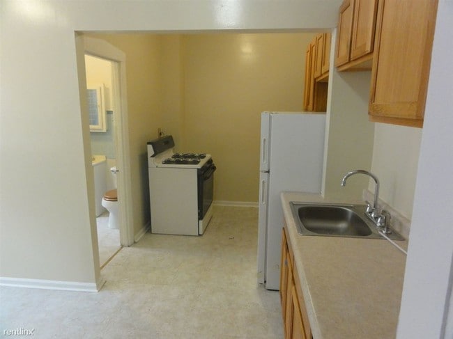 Building Photo - 6926 S Oglesby Ave