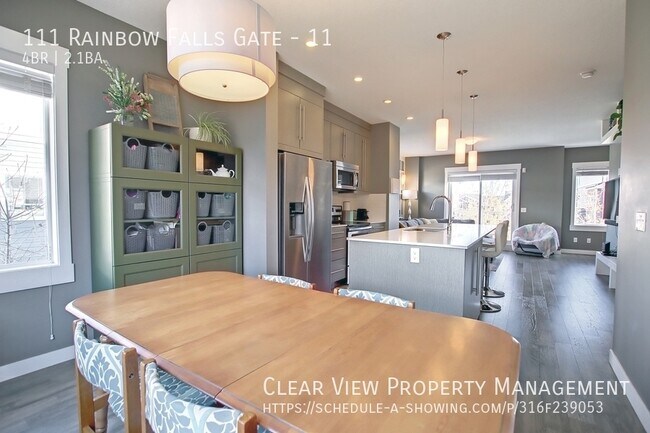 Photo du bâtiment - Beautiful 4-Bedroom, 2.5-Bathroom Townhous...