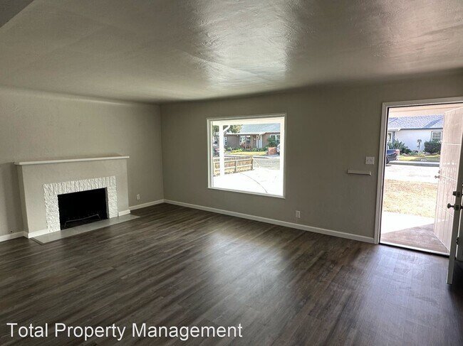 Building Photo - 2 br, 1 bath House - 952 E. Apricot Ave.