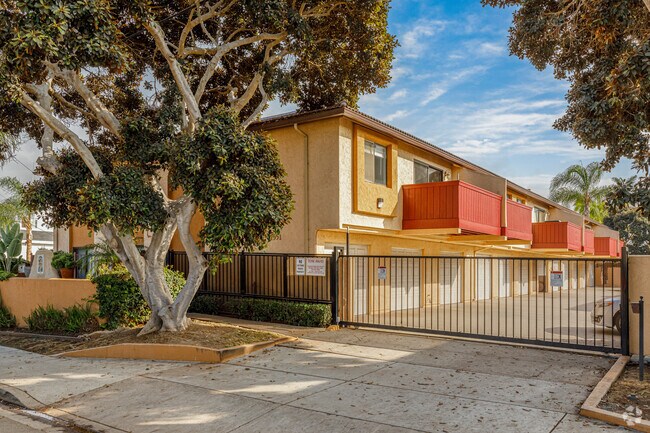Foto del edificio - 1351 Holly Ave