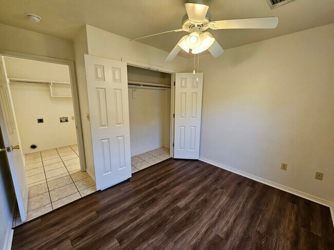 Building Photo - Southside Cozy 3 Bed 2 Bath Duplex!