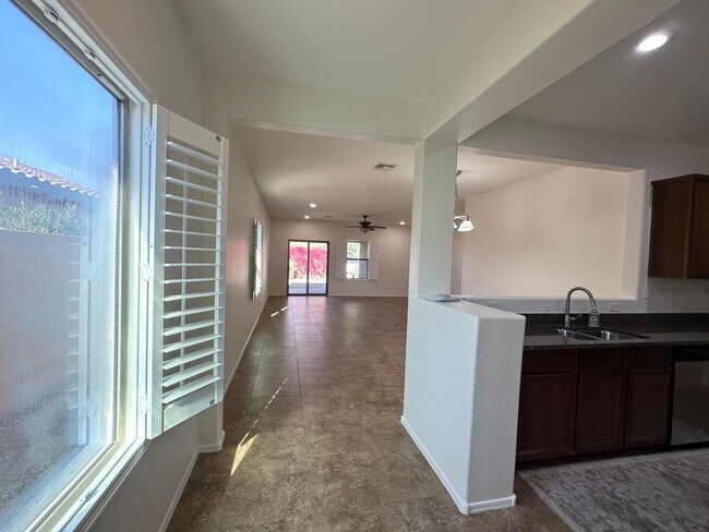 Foto del edificio - 3 Bedroom/2 Bath Single Level Home in Peoria!