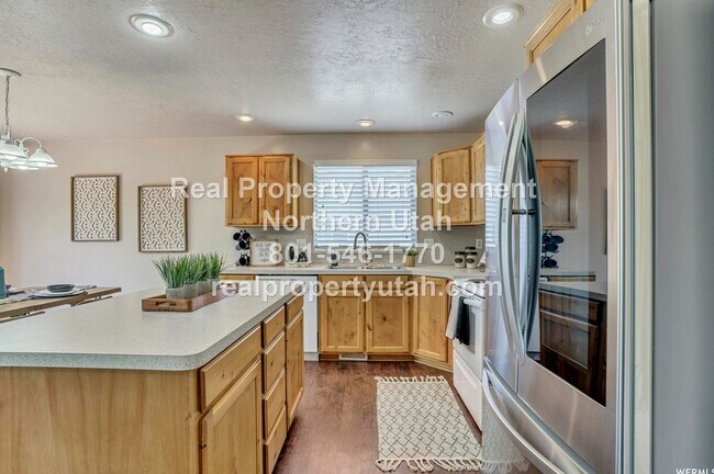 Foto del edificio - Beautiful 5 Bedroom Syracuse Home Coming S...