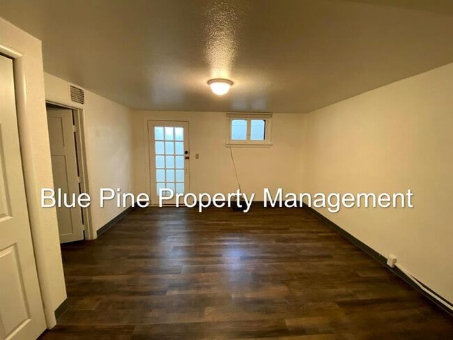 Building Photo - 371 3rd St
