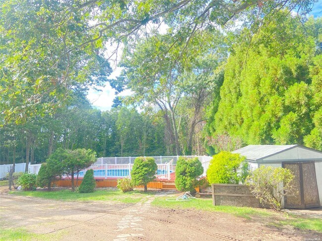 Foto del edificio - 134 Roosevelt Blvd