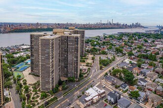 Building Photo - 300 Winston Dr