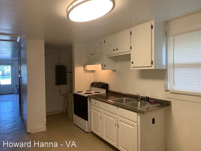 Building Photo - 3 br, 1 bath House - 26 Bernard Avenue