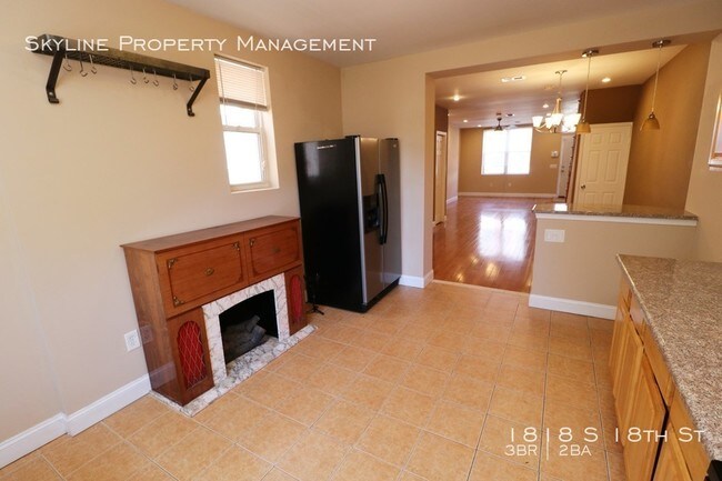 Building Photo - Spacious 3 Bedroom House in South Philly!