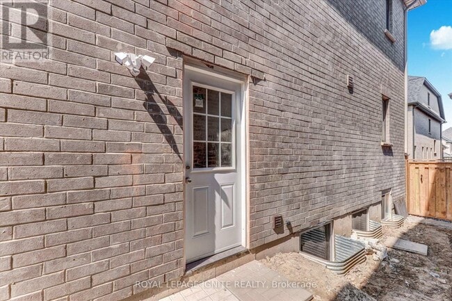 Building Photo - 15 Vanni Ave