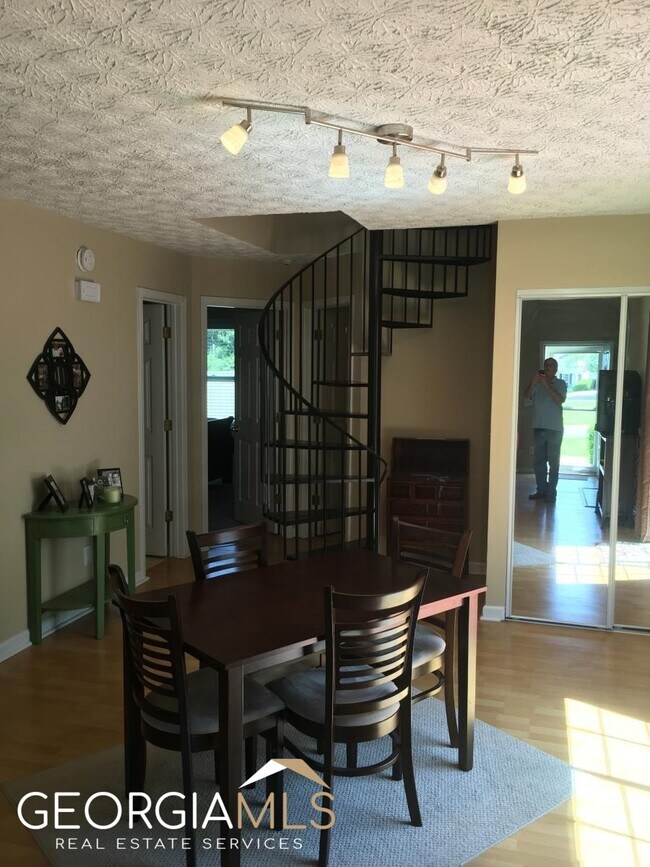 Foto del edificio - 2676 Laurel Ln NW