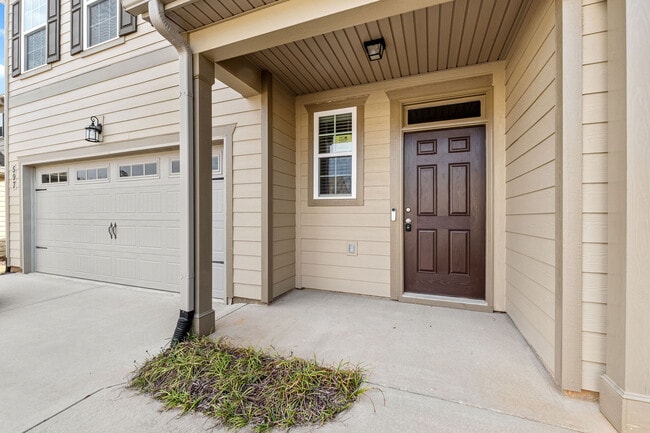 Building Photo - 597 Vinings Dr