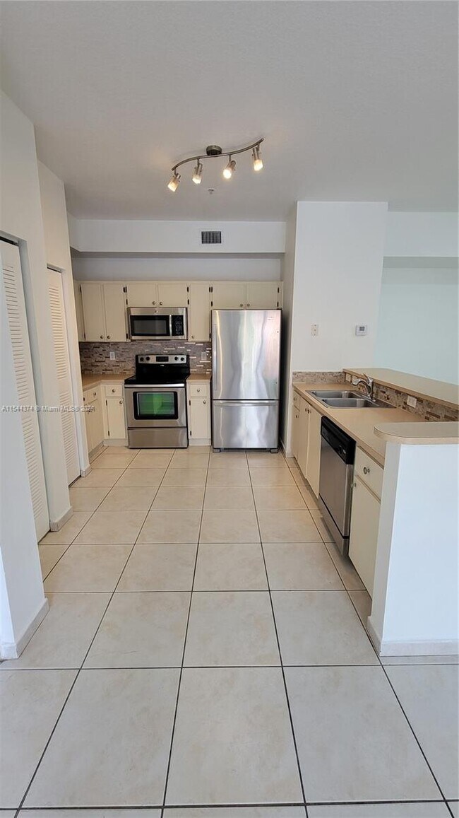 Foto del edificio - 7330 NW 114th Ave