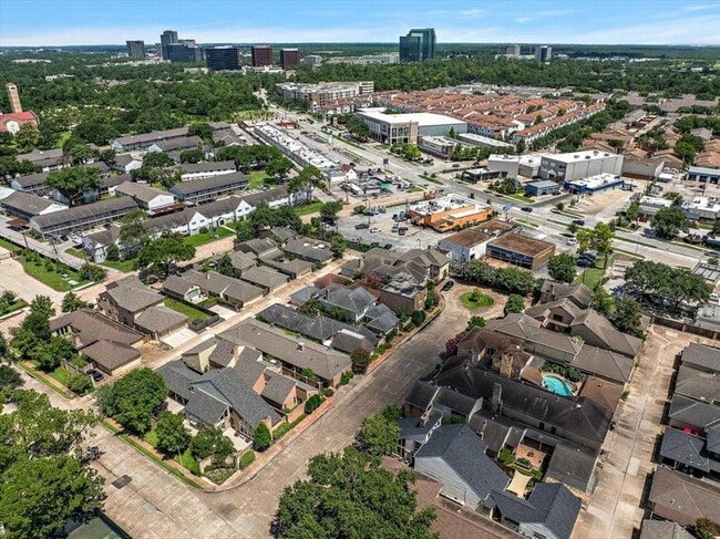 Building Photo - 627 Chadbourne Ct