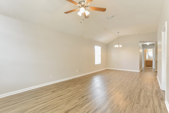 Foto del edificio - 496 Cedar Park Cir