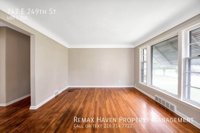Building Photo - 747 East 249th, Euclid - 4 Bed 2 Bath sing...
