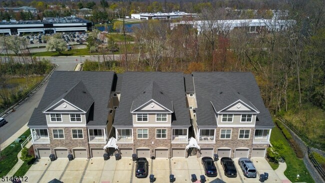 Building Photo - 104 Birch Ct
