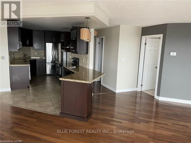 Building Photo - 19 King St