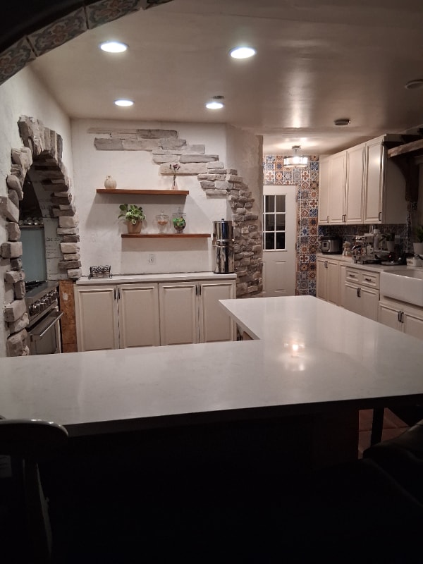 Foto del edificio - 864 Farr Ave