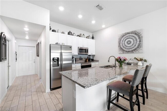 Building Photo - 3421 SW 8th Pl