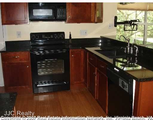 Building Photo - 3 br, 2.5 bath House - 6813 Holly Springs