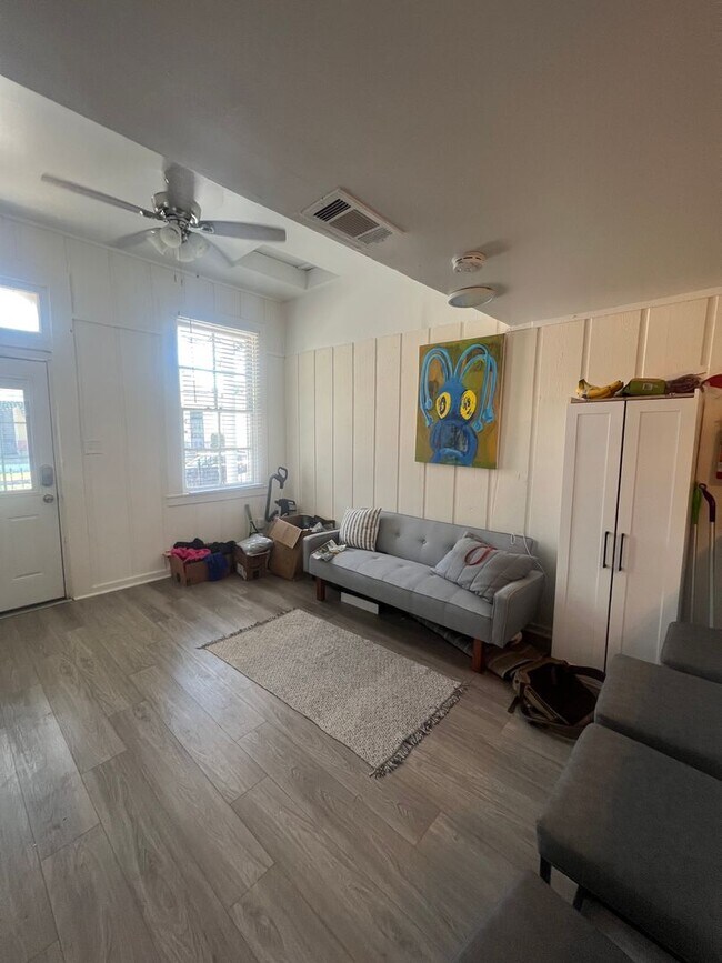 Foto del edificio - 2bd/1ba with New Appliances Near Campus Located on Oak St. Text 510-631-1171 for more info!