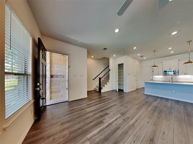 Foto del edificio - 7511 Edgeware Rd
